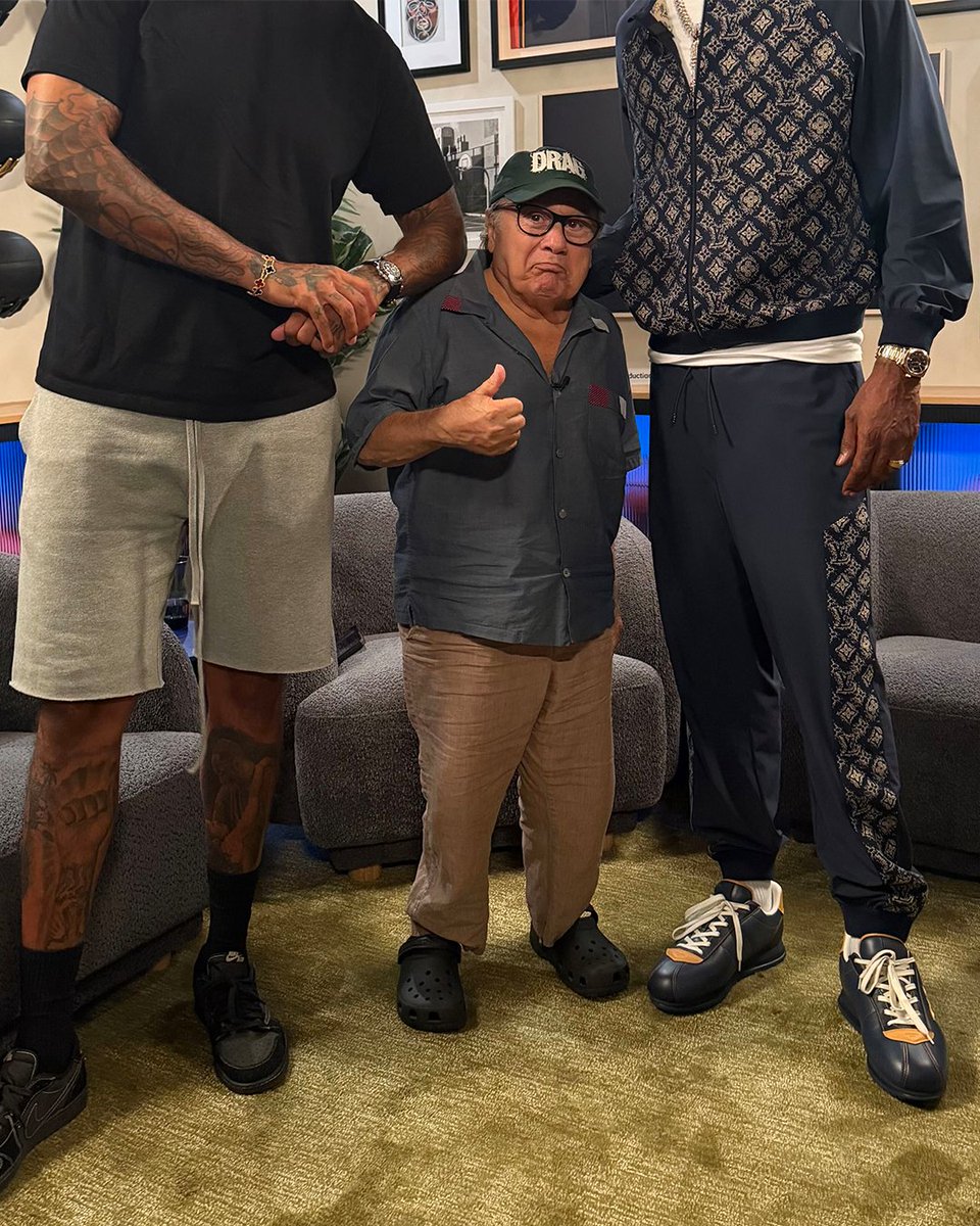 allthesmokeprod's tweet photo. Y’all already KNOW this one’s gonna be wild 🤣 🐐

Certified legend Danny DeVito pulled up to ALL THE SMOKE

Stay tuned 💨 https://t.co/zfknuHlURw