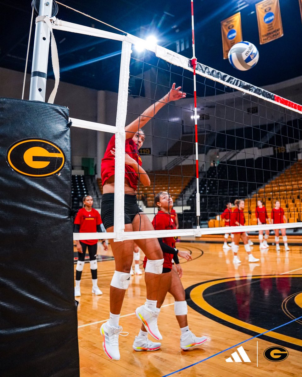 gsutigers_vb's tweet photo. ๐๐ซ๐๐ฉ ๐๐จ๐ซ ๐ญ๐จ๐ฆ๐จ๐ซ๐ซ๐จ๐ฐโ๐ฌ ๐ฌ๐๐ซ๐ข๐ฆ๐ฆ๐๐ ๐๐
The Tigers put in the work today as they get ready to face Henderson State at 5 p.m. at #TheG!
#GramFam | #ThislsTheG ๐๐ฏ https://t.co/hFzwBmh21I