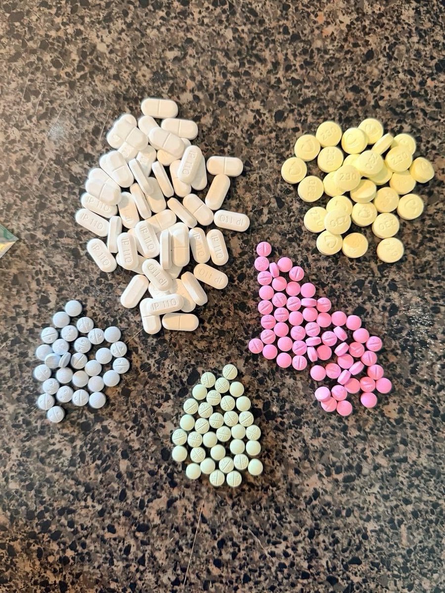 sqikdns's tweet photo. Many percs many many percs lmk>>> https://t.co/5dHlsN3reW

#percs #usa #pharmacy #drugtwt https://t.co/NHYbuSmdGc