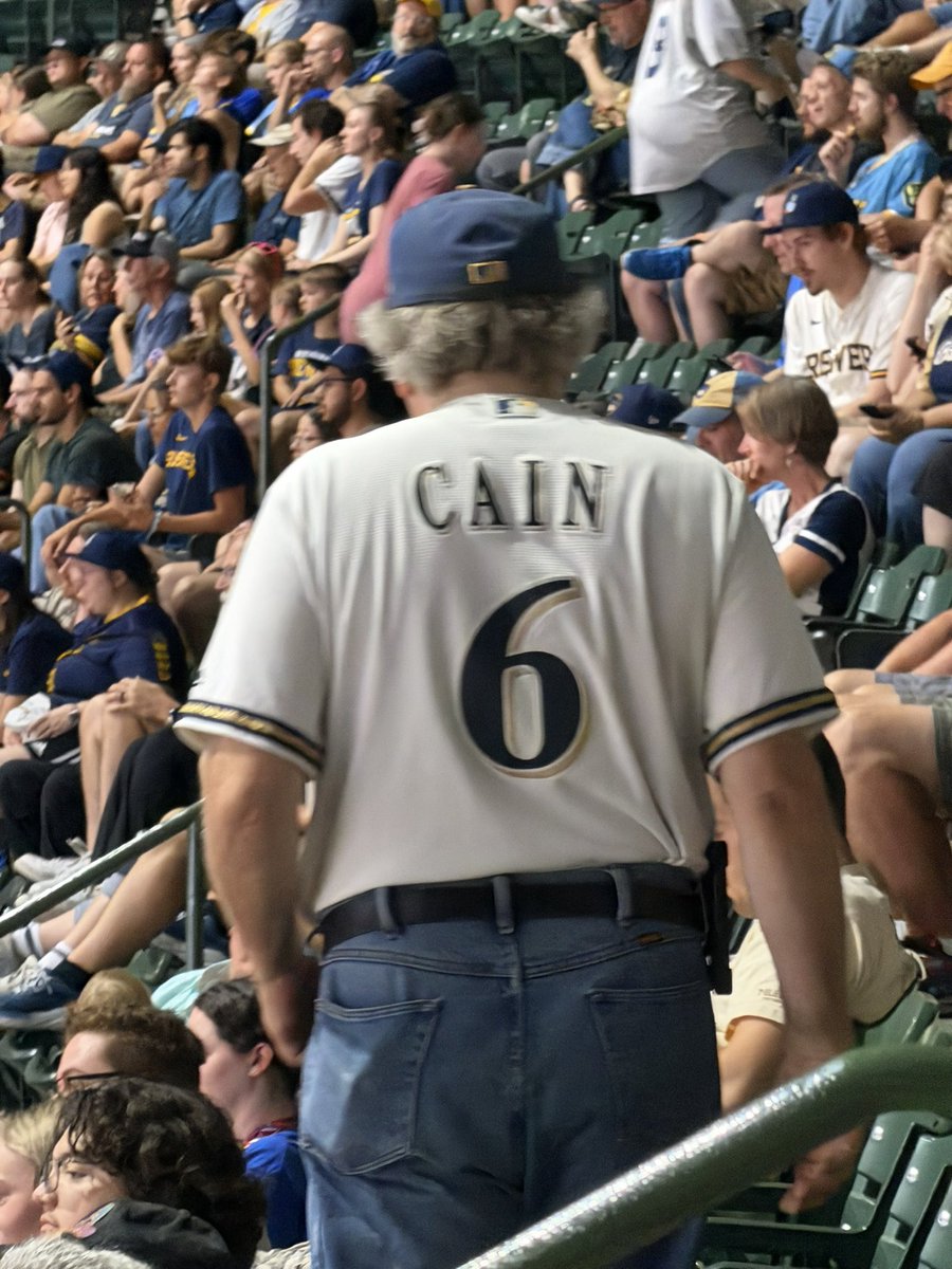 BlakeWeiner's tweet photo. Lorenzo Cain jersey tucked into his jeans and a belt holster for his iPhone. 

Now that’s a man I’d have a beer with sometime. https://t.co/peVQzyJ67M