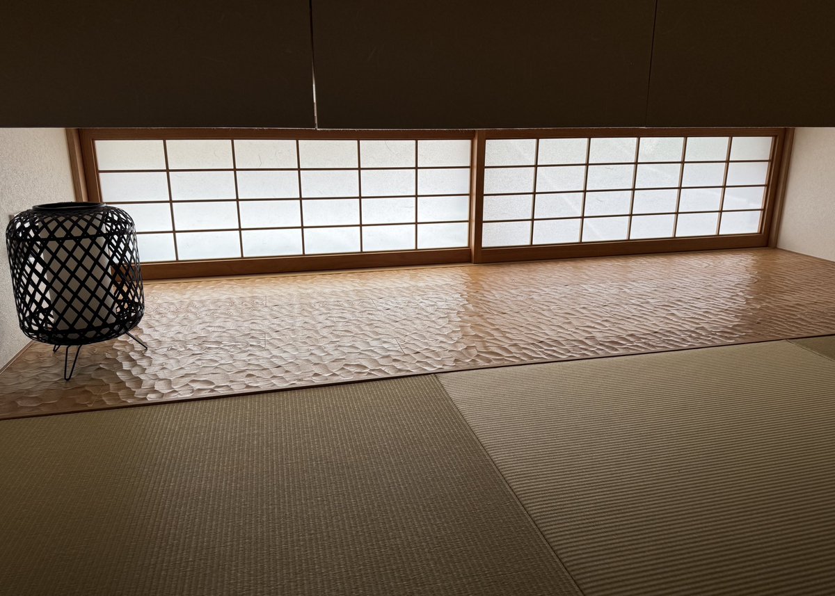 yokotin0615's tweet photo. なぐりは水面であり大地である。 https://t.co/xSDhZL43YO