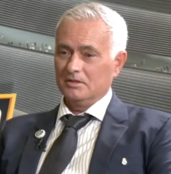 TouchlineX's tweet photo. 🚨🗣️ José Mourinho: "Speaking to Rodri this summer? Yes, yes... A couple of times." 

"Real Madrid made him an IMPORTANT OFFER. But Rodri had doubts, and his doubts created DOUBTS in ME." https://t.co/JOQybIRCtu