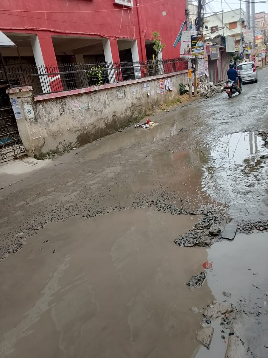 ganesh19kr's tweet photo. @officecmbihar
@RCD_Bihar 
@PrashantKishor condition of Vivekanand Marg North S K Puri Near A N College Boring Rd since four months 
Please see and do needful https://t.co/yvuvDjMExr