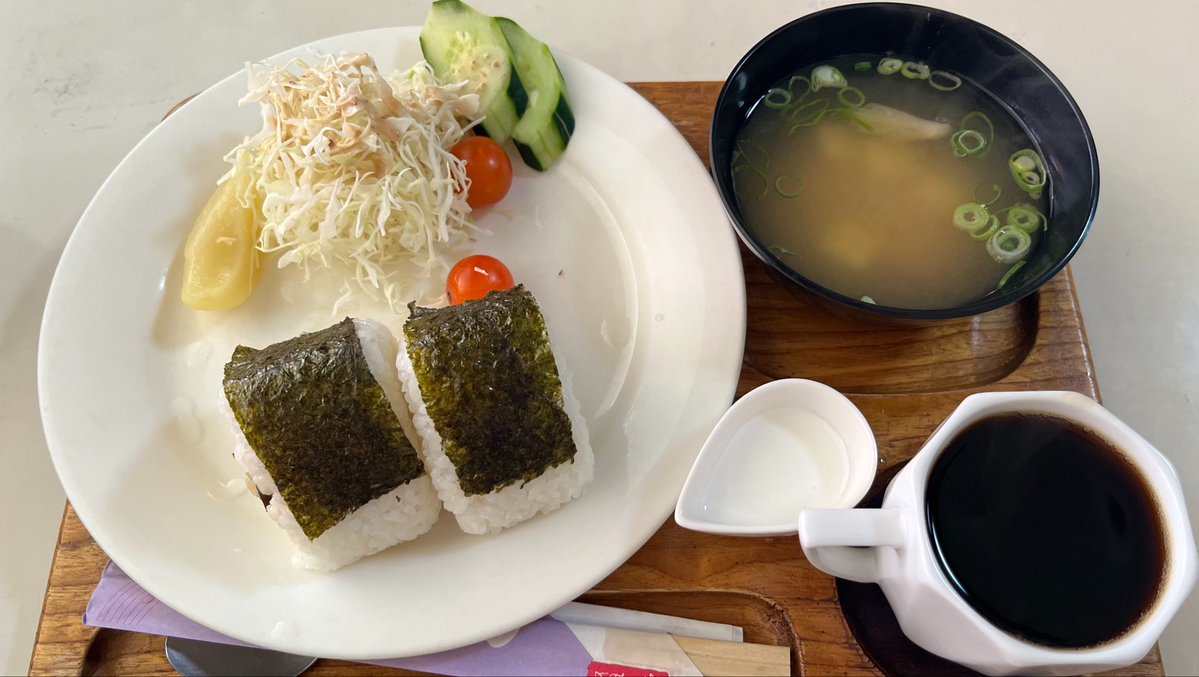 5ba_p21's tweet photo. 昨日のバイク取り回しで筋肉痛。
おまけに今日は8月らしい暑さや。

スモールコーヒーやのに
満タンに入れてくれちゅう！
#喫茶ヘラクレス https://t.co/JkcztzHik4