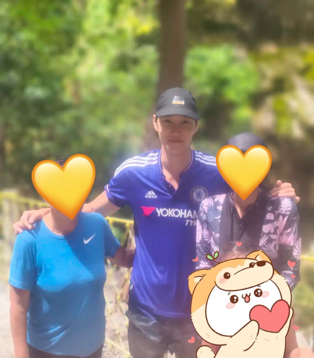 AceKaiMexico's tweet photo. 🐻💛 Una fan nos compartió su experiencia al encontrarse con #KAI en las Grutas de Tolantongo durante su visita a México. 🇲🇽

Nos contó que ella y su familia fueron a conocer las cascadas y el río el fin de semana cuando se encontraron con Jongin. Coincidieron con él varias veces durante su estancia y prefirieron respetar su espacio y dejarlo disfrutar del lugar tranquilamente durante toda la tarde. 

Más tarde decidió acercarse para pedirle una foto con su hija. KAI accedió e incluso se tomó algunas fotos más con su familia. 🥹💛 Nos contó que él fue muy amable en todo momento y muy lindo, por lo que se llevó un recuerdo muy bonito de ese encuentro. 

¡Muchas gracias por confiar en nosotras y compartirnos su experiencia! Nos encanta poder conocer un poquito más de cómo fueron estos días de KAI en México a través de quienes tuvieron la suerte de encontrárselo. 🐻🇲🇽💛

cr. eRiCka

#카이 #엑소카이 #김종인 #JONGIN