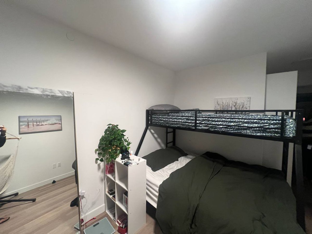 kodjima33's tweet photo. I have 2 free spots in NY available to move in tmrw

You get:
- Free bed
- Free desk
- Free food

If you want to move to NY and need a place to crash, comment why you are cool and what you are working on rn

I want to meet cool people https://t.co/t2jnUb1KIc
