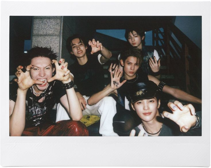 aeqoryth's tweet photo. [day 1 — restarting] i’m kei ✩ lf interactive #moots !  

╰┈➤ https://t.co/9lkWnV5B8c

— she/her , minor ,  fil/eng 🇵🇭
— not new to #stantwt, #kpoptwt , &amp; #armytwt
— army since '13, coer since '25 (pre-debut)

♡ / ↻ to be moots or spread

#cortistwt #coertwt #filotwt https://t.co/O9kK9HdN2L