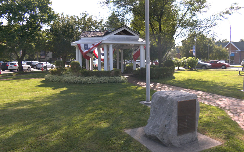 whitewolf_pub's tweet photo. 🇺🇸 #USA #NY - A federal lawsuit was filed against the Town of Brighton, New York, after officials allegedly refused repeated requests for a Christian Nativity display in a public square while permitting other private religious displays.

https://t.co/6hC5w2AKXa https://t.co/3UetUVGJ7B