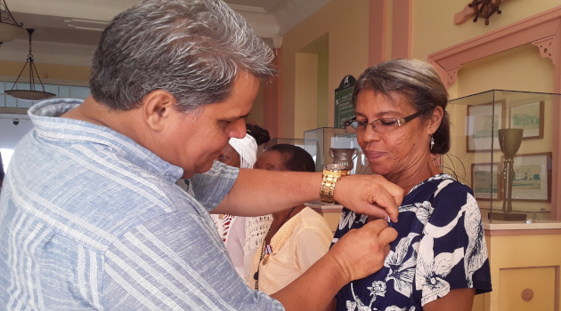 5deseptiembrecu's tweet photo. Condecoran a federadas en #Cienfuegos con Distinción 23 de agosto https://t.co/KoLTIL34at #FMC65 #MujeresEnRevolución https://t.co/SwrnMSj88Z