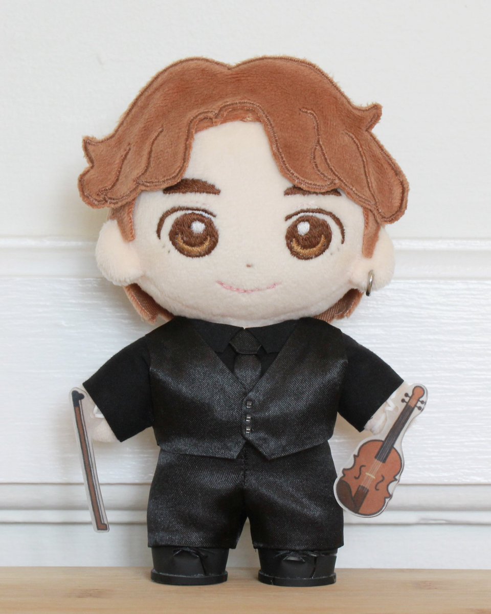 myu33333333's tweet photo. 音楽家グループRhy Zooのきゃたさん🎻の
自作推しぬいに服つくりました🪡

オールブラック🖤
ベスト、シャツ、ネクタイ、パンツ、靴

型紙は、ボディも服も
たきゅーとちゃん（@tacute3）のアレンジです
ありがとうございます🙏✨

#たきゅーとちゃんできたよ 
#ぬい服 
#自作ぬい 
#RhyZoo 
#きゃた https://t.co/eLM306ATKk