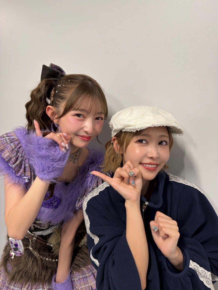 moka_ttt0728's tweet photo. そして！！紫色担当の大先輩
仲川瑠夏さんるなぴさんに
写真撮って頂きました💜
ずっと前からお話ししたかったけど緊張してお話しできなかったのですが本当に優しくて涙😢
歌、パフォーマンス、優しい方すぎて
大尊敬です🙇
ダークアイドル見てた！
一緒にご飯行こうって言ってくださって
絶対行きたいです！！！
またお会いできるように頑張ります😭😭😭
@luna_fz0703 ありがとうございました🙇