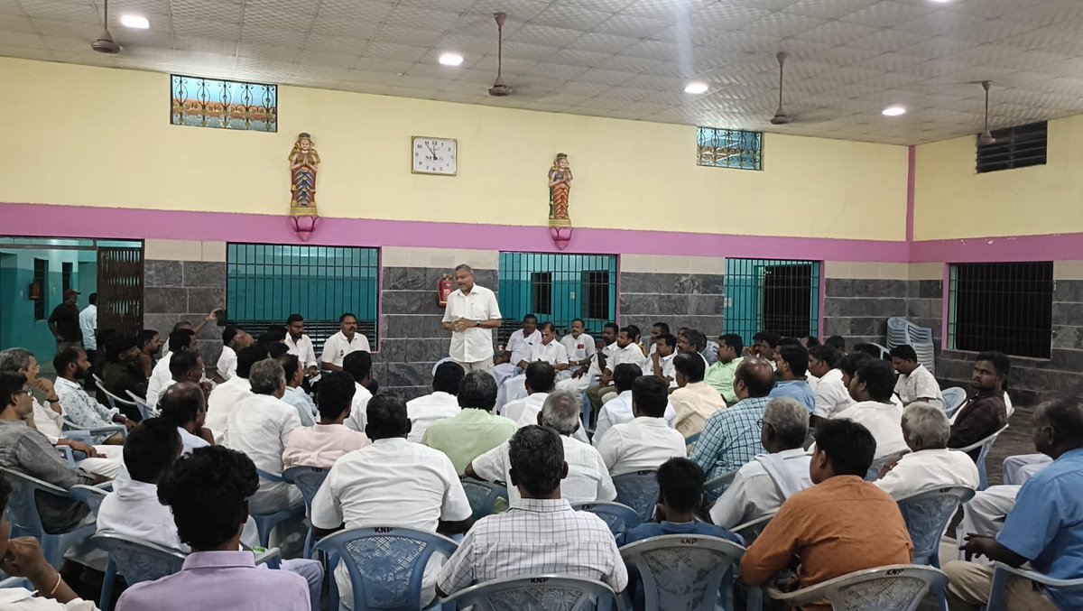 GaneshSubburam's tweet photo. நேற்று சிவகங்கை நாடாளுமன்ற உறுப்பினரும், தலைவர் திரு. கார்த்தி ப சிதம்பரம் அவர்களை, ஆலங்குடி சட்டமன்றத் தொகுதியைச் சேர்ந்த நமது காங்கிரஸ் பேரியக்க நிர்வாகிகள் சந்தித்து, பல்வேறு அரசியல் மற்றும் அமைப்பு சார்ந்த விஷயங்கள் குறித்து கலந்துரையாடினர் @karti_pc @INCTamilNadu https://t.co/Fv2yMfbQXo