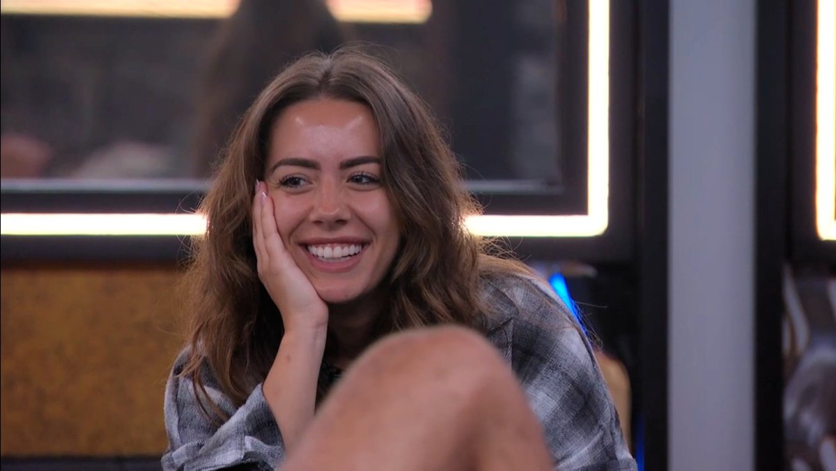 89razorskate20's tweet photo. ⏳WEEK 6, REPOST &amp; LIKE If You’re Team DEE! #BB28 https://t.co/vtNkP1IrPX