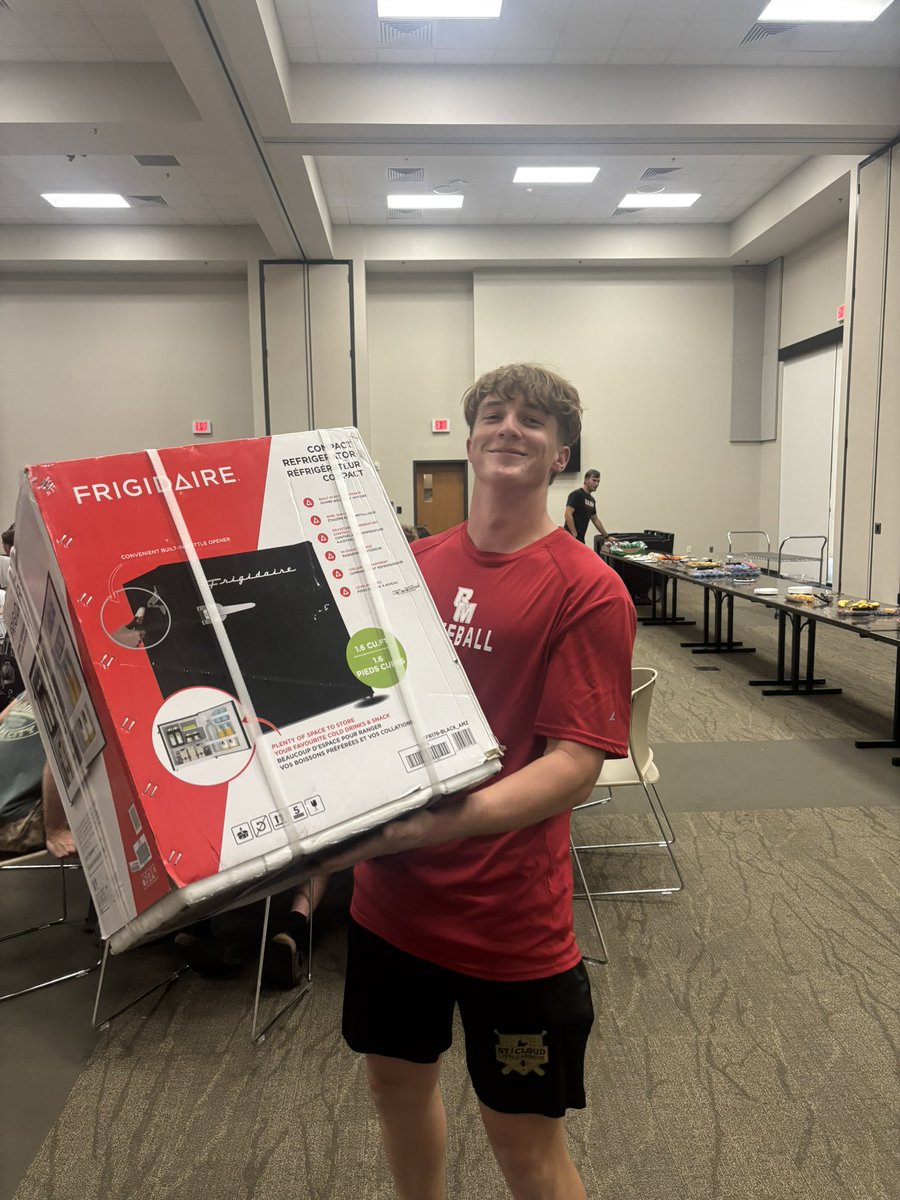 UARMBaseball's tweet photo. What a great event by UARM SGA!!! We cleaned house at Big Money Bingo and won a bunch of great prizes! #MountainMade https://t.co/Px36YYJxGs