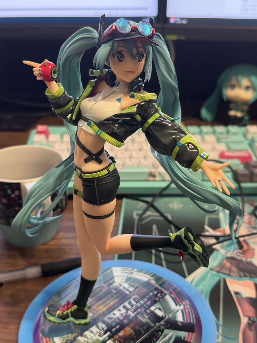 nyamcon_gr's tweet photo. デザインが気に入って予約してた初音ミクのフィギュアとどいた。初めて買うメーカーのやつだけど、3万円くらいするスケールフィ���ュアの割に残念ながら仕上がりが雑。こんなことだとプライズに駆逐されてしまうのでちゃんとやってください！
（自分で塗るか悩む）
#DigitalStars2024ver. https://t.co/79eVwk77Oj