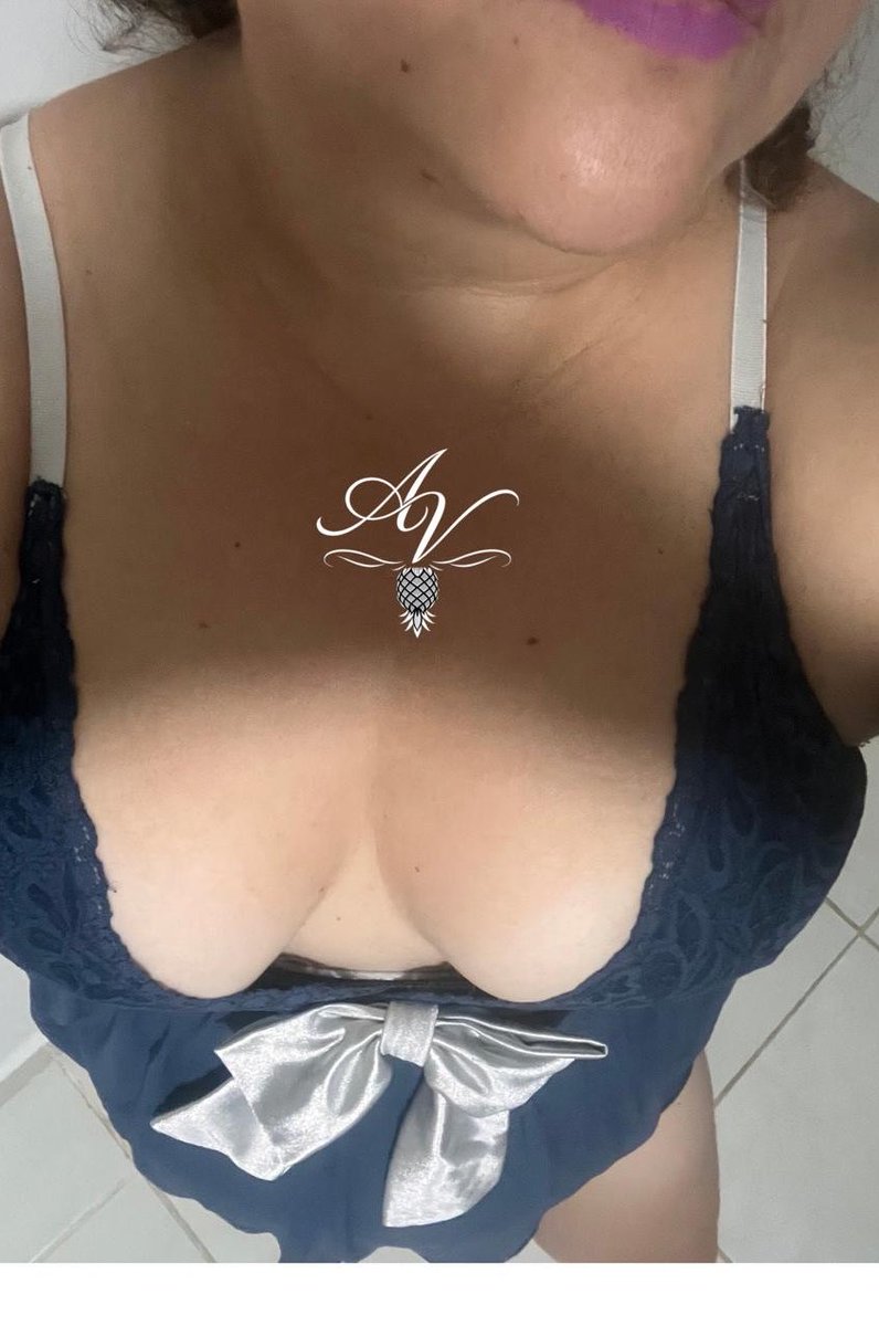 AlexYAlexa40's tweet photo. Martes de tetas… gustan?  #martesdetentación #MartesDeEnseñarLasTetas #MartesDeMorboYProvocación #SwAcapulco #HotWife RT y Follow 🔥🫦 https://t.co/SuhgetOT2J