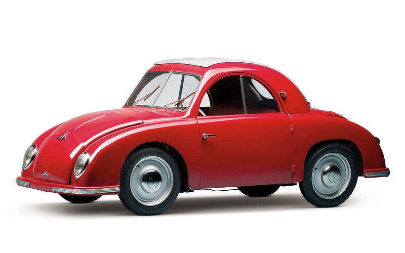 5NowXe's tweet photo. Champion 400 (1948-1954)

Champion launched its 250 in 1948, later adding the upgraded 400 model. 

However, competition from the similarly priced, more usable VW Beetle led to Champion's collapse in 1952, after which it was sold to motorcycle maker Maico in 1955. https://t.co/akRbKfFS8e