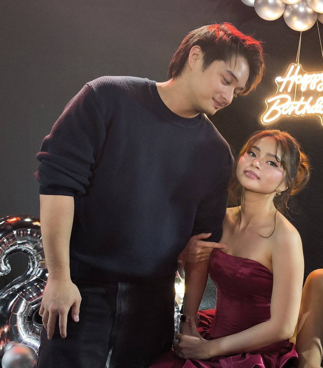 Zeezuum's tweet photo. Kailanpaman
Sa 'yo lamang magmamahal
Kailanpaman
Mangangakong magtatagal
Mula noon hanggang ngayon
Ikaw lamang
Ako para sa 'yo
Hanggang may kailanman...

itong kanta agad ang pumasok sa puso't isip ko ba.. (gawan ko cover mamaya🥹)

I just genuinely miss you both so much 🥹❤️‍🩹 https://t.co/yQbuZgzbVo