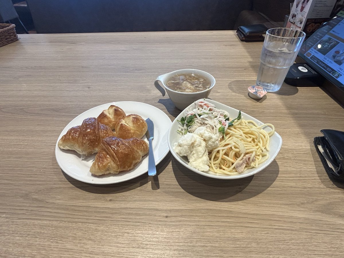 jinroukasu's tweet photo. 久しぶりにフォルクス☺️
セットバーだけで満腹なるよ🤣
ここからプラス米とチキン🍗 https://t.co/Z2PY0P16ki