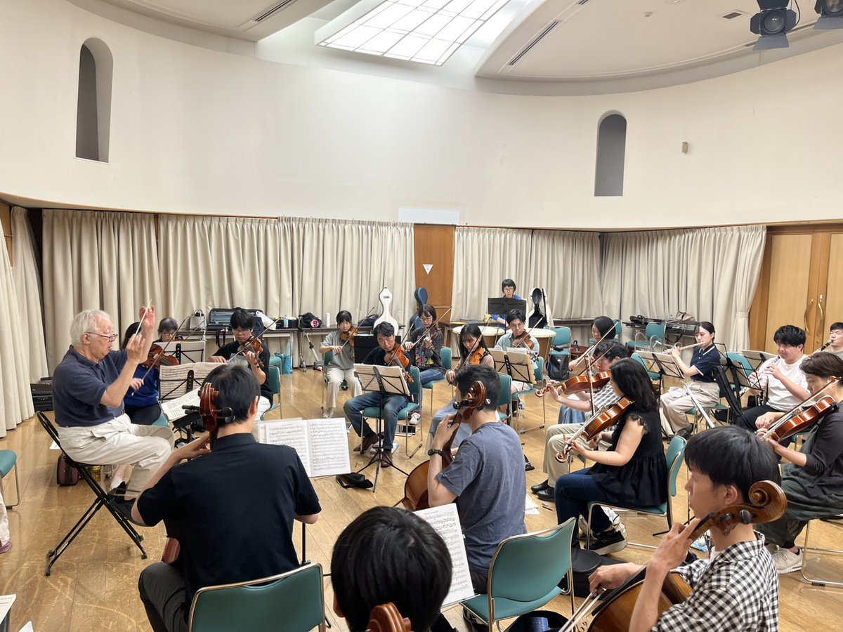 Staaahl_Ph's tweet photo. こんにちは！猛暑の後の豪雨で大変な日々が続いていますがいかがお過ごしでしょうか。

シュタフィルは先日10月4日の定期演奏会に向けての練習を開始しました！初回にも関わらず、すでに良い音が聞こえる部分もちらほらあり…何よりとてもいい曲！みんなでメンデルスゾーンの世界を堪能しています。 https://t.co/W6iVjV4ier