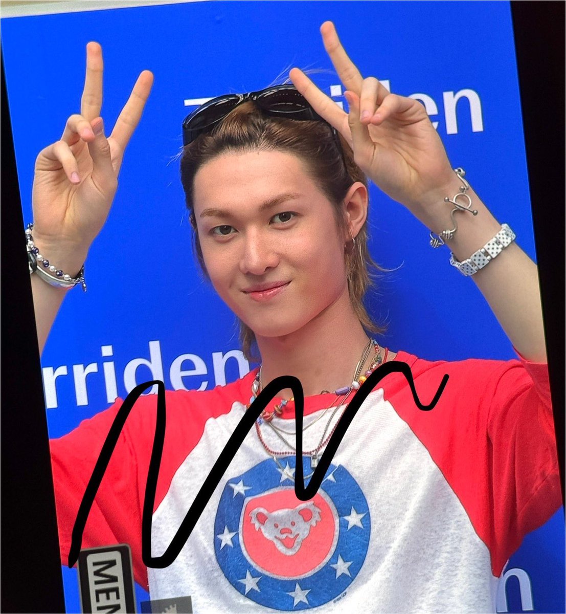 3749mj's tweet photo. martin looks so omg tf handsome pretty gorgeousssss 🧎🏻‍♀️‍➡️ https://t.co/Zuuyo7UYn8