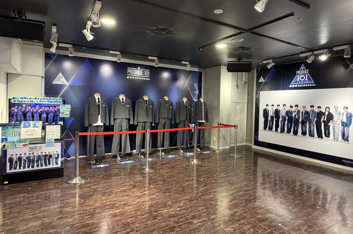TOWER_Shibuya's tweet photo. 【#PRODUCE101JAPAN新世界】

⋆｡˚✩ ───────── ✩˚｡⋆
「PRODUCE 101 JAPAN 新世界」
ご予約分含め全て3Fレジにて販売中➰💙
⋆｡˚✩ ───────── ✩˚｡⋆

＼タワーレコード渋谷店限定／
💙フライヤー企画💙
渋谷店限定2SHOT/3SHOTフライヤー（全16種）
⬆️絵柄お選びいただけます✨

衣装展示は5Fにて開催中👔🎵
🔗https://t.co/NmApnjO1nz

@produce101jp_

#日プ新世界 #101SHINSEKAI