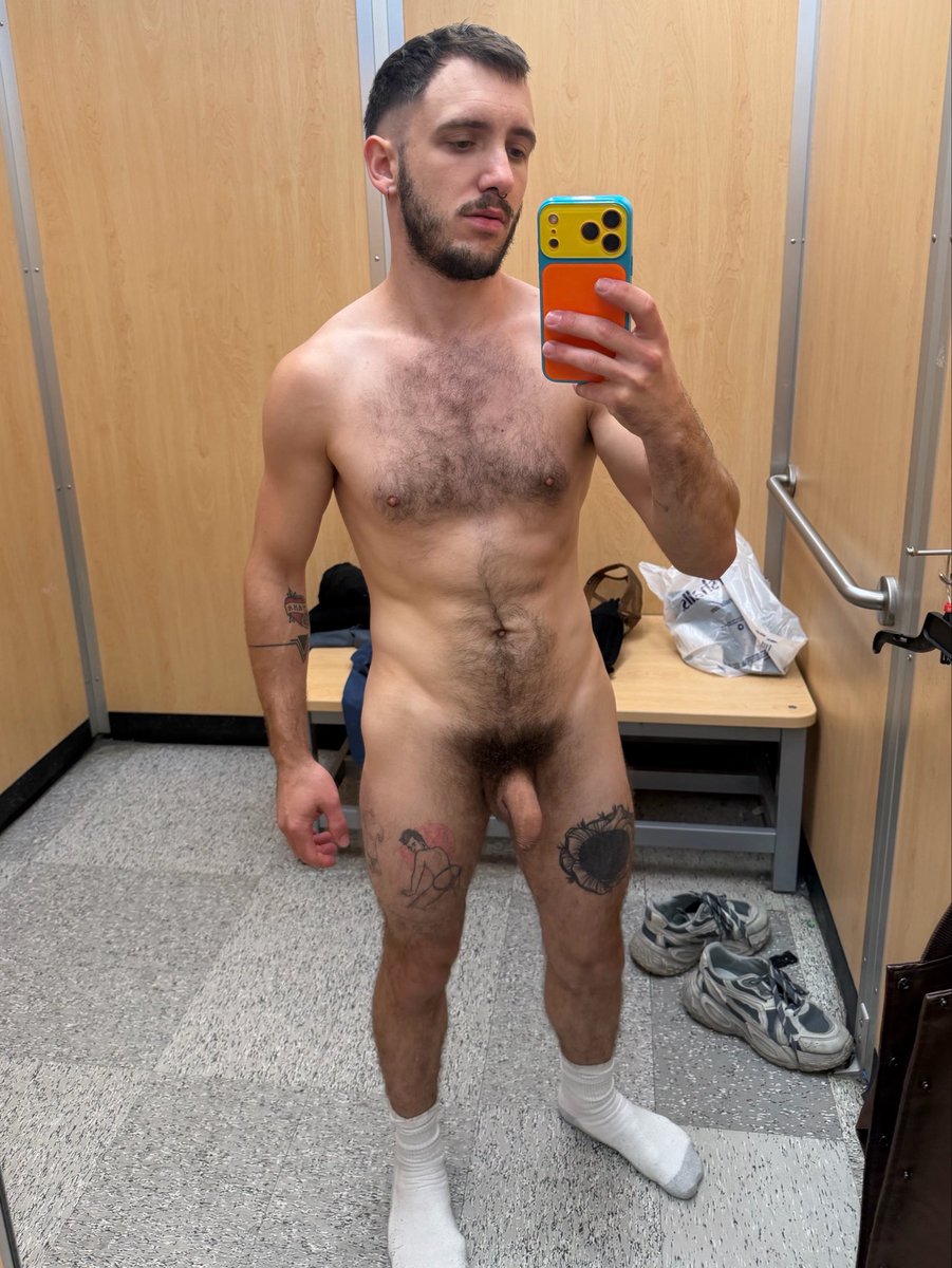 ZlatKonchikov's tweet photo. Make me hard in dressing room https://t.co/iKopWXrmDF