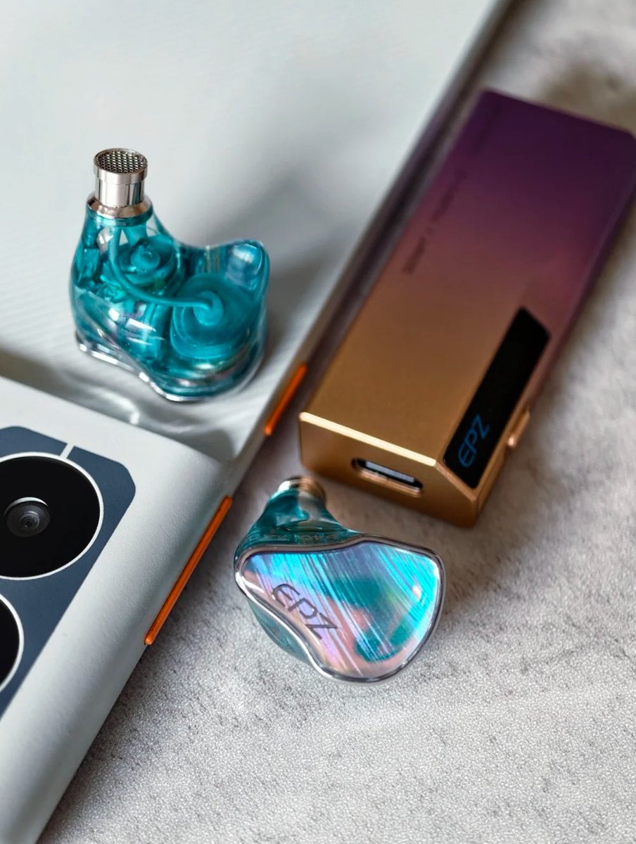 EPZ_official's tweet photo. The first IEM is a dangerous rabbit hole.😯
Details that once went unnoticed start to stand out.
Familiar tracks feel fresh again, like rediscovering old favorites.
#EPZ #IEMs #IEMCommunity #Audiophile #AudioGear
📸Credit: 礼钰听Trapiche