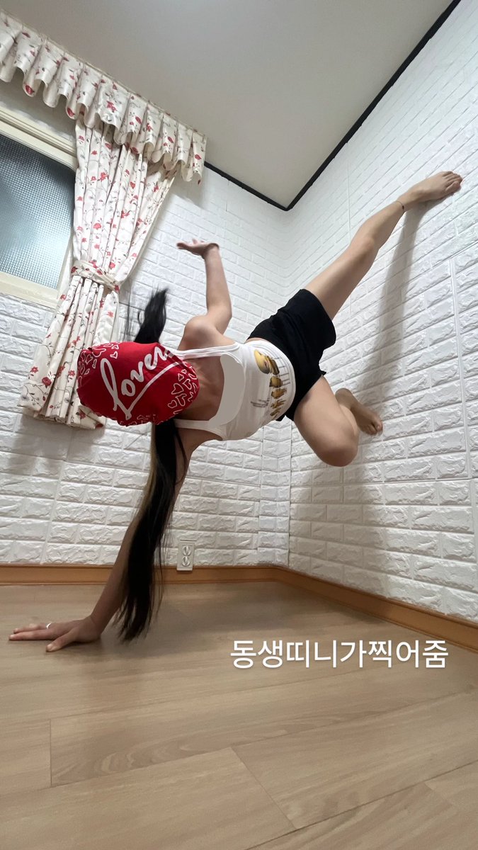 taegildong's tweet photo. 무대에서는 아기천사이특민 집에서는 걍 남초딩 https://t.co/wnuhzNBznQ
