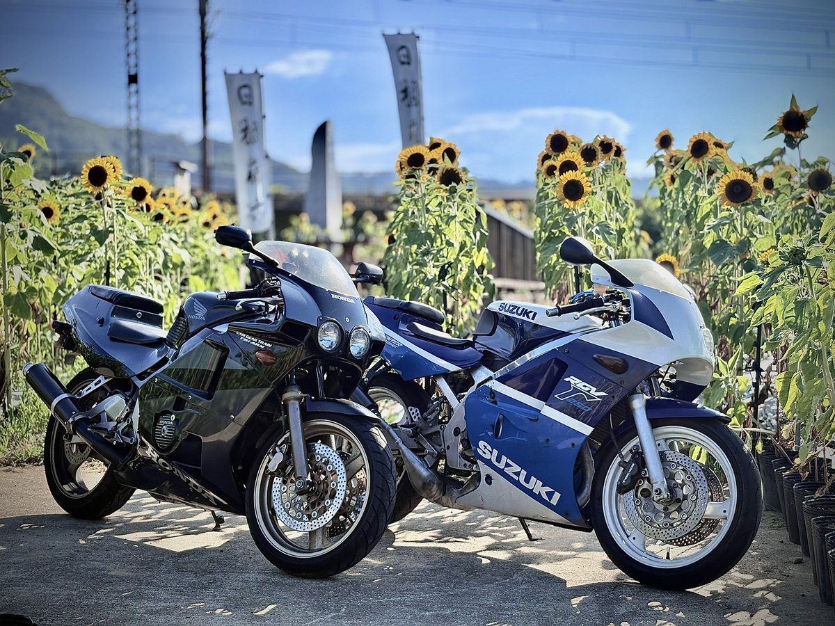 LEevo7RS's tweet photo. #バイクの日 

直しては乗って直しては乗って、増えてく一方笑 https://t.co/MJgBsE7ISD