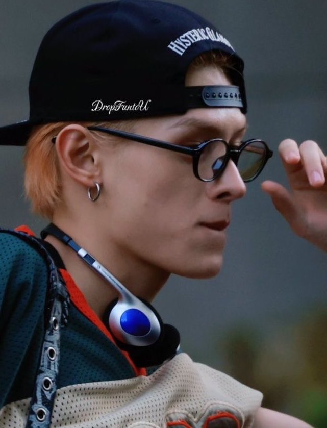 jjamipod's tweet photo. jjami w glasses *️⃣ https://t.co/eSyUeHJ3kV