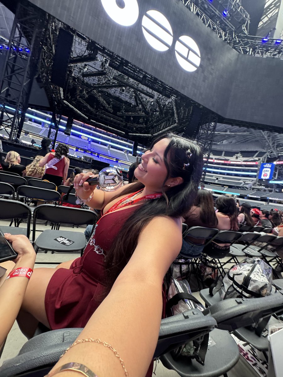 notce1e's tweet photo. on a 10 year old fan streak ⁷ ⟭⟬
•
•
•
•
•
#BTS_WORLDTOUR_ARİRANG #BTS_WORLDTOUR_ARİRANG_ARLINGTOND2 #BTS #BTS_ARİRANG https://t.co/SbxFp0BNtC