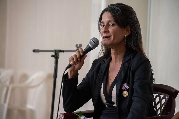 Tribunal_Granma's tweet photo. Interesante intercambio con las máximas autoridades políticas y gubernamentales de #Granma en el acto de Condecoración a las Federadas del territorio. Experiencias, anécdotas en los años de trabajo, el enfrentamiento y la prevención a la violencia de género y otros Felicidades!! https://t.co/JBKZtFOqsl