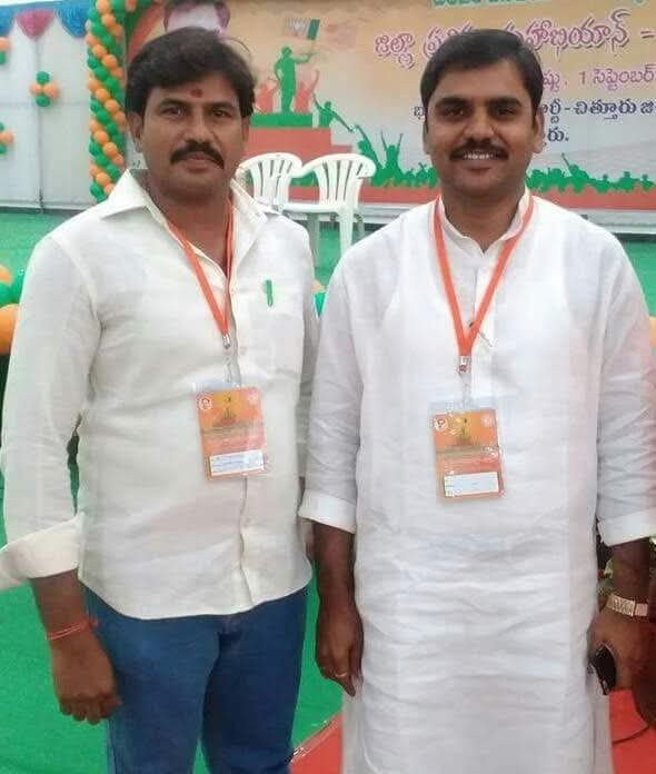 bjp_go's tweet photo. "నాకు అత్యంత ఆప్తులు, శ్రేయోభిలాషి, భారతీయ జనతా పార్టీ జాతీయ సెల్స్ జాయింట్ కో-ఆర్డినేటర్‌గా నియమితులైన సోదరులు శ్రీ యస్.విష్ణువర్ధన్ రెడ్డి గారికి హృదయపూర్వక శుభాకాంక్షలు మరియు అభినందనలు.
​ఇట్లు
జి. వి. అమర్‌నాథ్
మాజీ రాష్ట్ర కార్యవర్గ సభ్యులు బిజెపి ఆంధ్రప్రదేశ్
శ్రీకాళహస్తి https://t.co/ZIr6gsw6kX