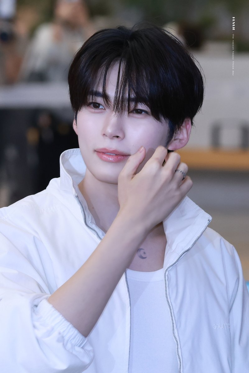 FEVER0613's tweet photo. 260819 GMP HQ

#성한빈 #SUNGHANBIN #ソンハンビン
#ZB1 #ZEROBASEONE #제로베이스원 https://t.co/JabLpKDtBn