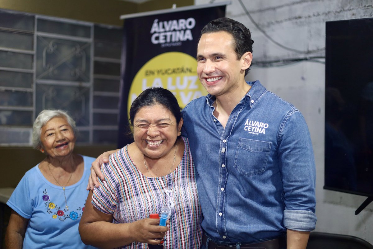 AlvaroCetina's tweet photo. La luz no se va, a veces viene. Y las familias ya están cansadas de pagar más por un servicio que falla

En Las Águilas seguimos llevando esta conversación a las calles: escuchar lo que está pasando y defender soluciones para que en Yucatán tengamos un servicio de luz de calidad. https://t.co/VTQSFZQ5Th