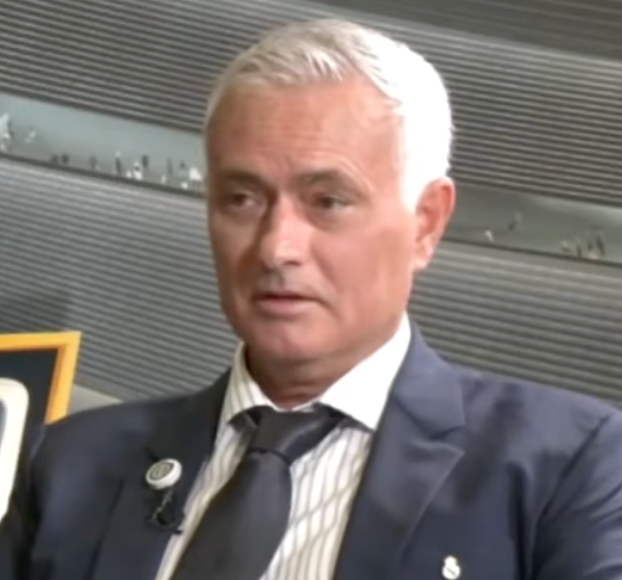 TouchlineX's tweet photo. · The Vini-Prestianni incident was very sensitive for you, wasn't it?

🚨🗣️ José Mourinho: "For me, it's very simple. Vini knows whose side I'm on."

"He can count me on his side."

"At the time, Prestianni was on my team. I will always protect my players. That's non-negotiable."