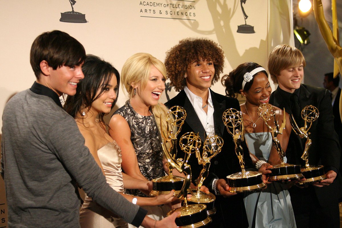 MoreCortez4's tweet photo. Zac Efron and Vanessa Hudgens at the 58th Annual Creative Arts Emmy Awards in Los Angeles. (2006) https://t.co/REinKpGurQ
