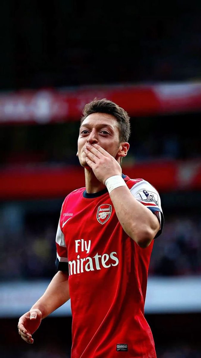 FOHofootball's tweet photo. Who had the better Premier League peak:
De Bruyne            or                       Özil? https://t.co/OOjUEwzjvC
