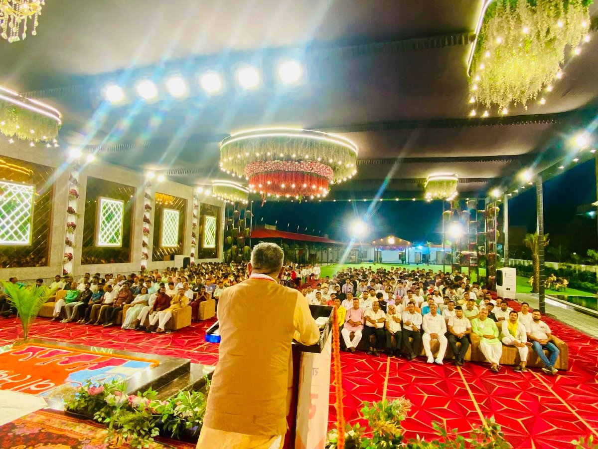 RSSgeet's tweet photo. Gen Z के आदर्श रानी लक्ष्मीबाई, भगत सिंह, चंद्रशेखर आजाद और अशफाकउल्ला खान जैसे महान राष्ट्रभक्त होने चाहिए।
    - रमेश जी ( प्रान्त प्रचारक- गोरक्ष प्रान्त)

युवा संवाद - महराजगंज जिला
@RSSgeet

#युवासंवाद  #rss https://t.co/pSSg7XSMmW