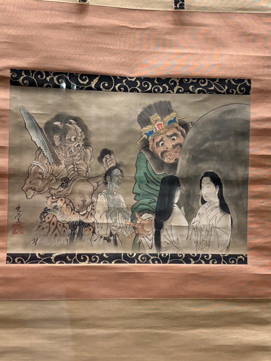 MikeTiger928's tweet photo. 骸骨、幽霊、鬼、妖怪…おどろおどろしい題材も河鍋暁斎が描けばなんだかコミカルに
大好きな作品を実際に見に神戸市立博物館へ

画像は生前の罪が映る鏡に本人しか映らなくてドン引きしてる閻魔様と鬼
大人になるまで生きていて全く罪を犯さないってことあるのかな？
地獄太夫と一休も秀逸でした https://t.co/o0sz05tkTP