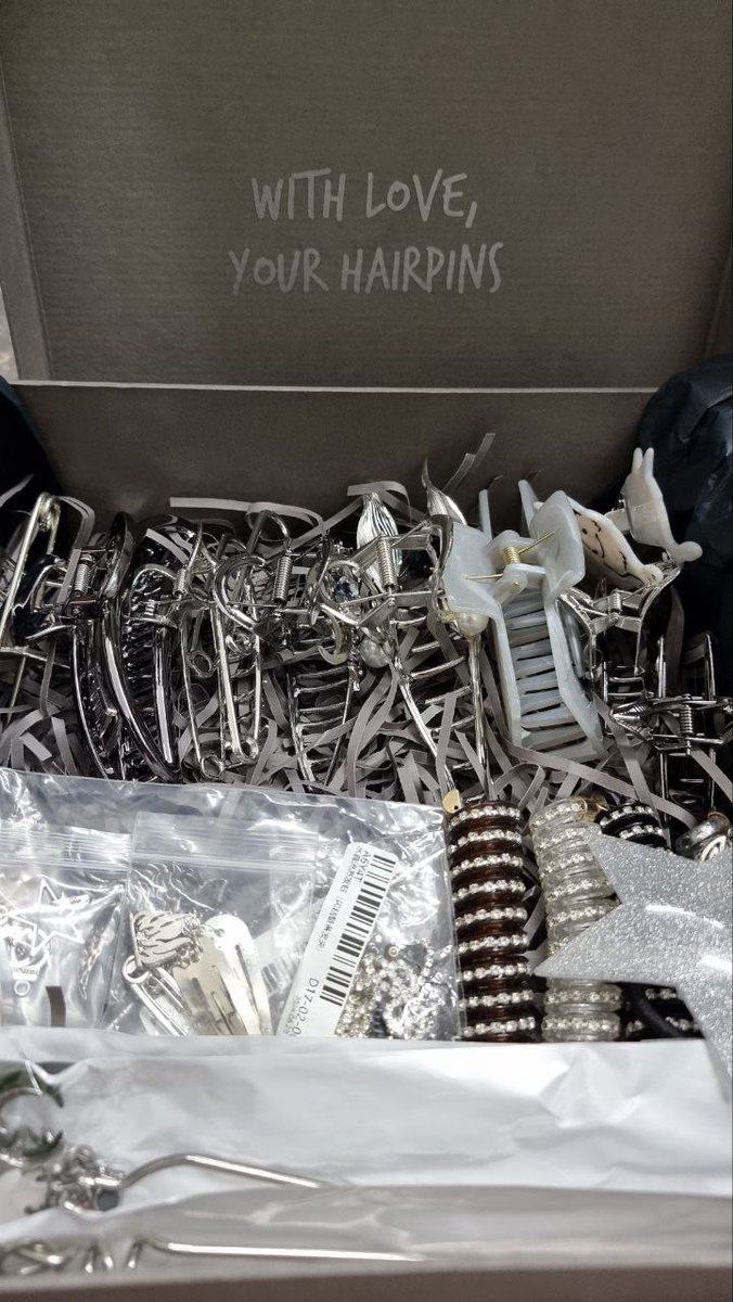 HairPINSniPABLO's tweet photo. Guys, we swear, he does not have a hairpin shortage problem. 😭

@imszmc #SB19_PABLO https://t.co/LuTnmqxxqu