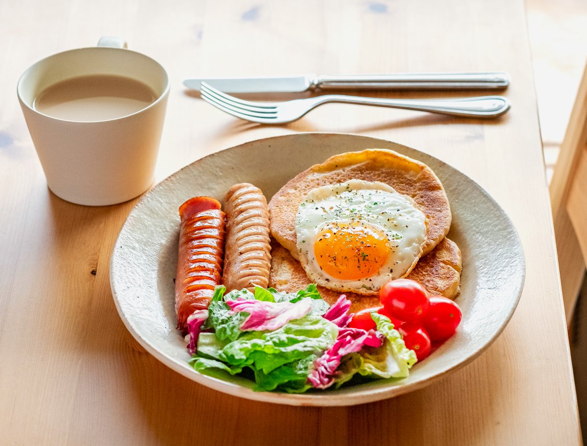 johnsonville_jp's tweet photo. 今朝は、ジョンソンヴィルのお食事系パンケーキ🥞✨

肉肉しいジョンソンヴィルの旨みと、パンケーキのやさしい甘さが相性ばっちりです🍖

仕上げにメープルシロップをかけて、甘じょっぱさの無限ループをお楽しみください🍴

今日も、素敵な一日をお過ごしください🍀

#ジョンソンヴィル https://t.co/zxFHbkHaXb