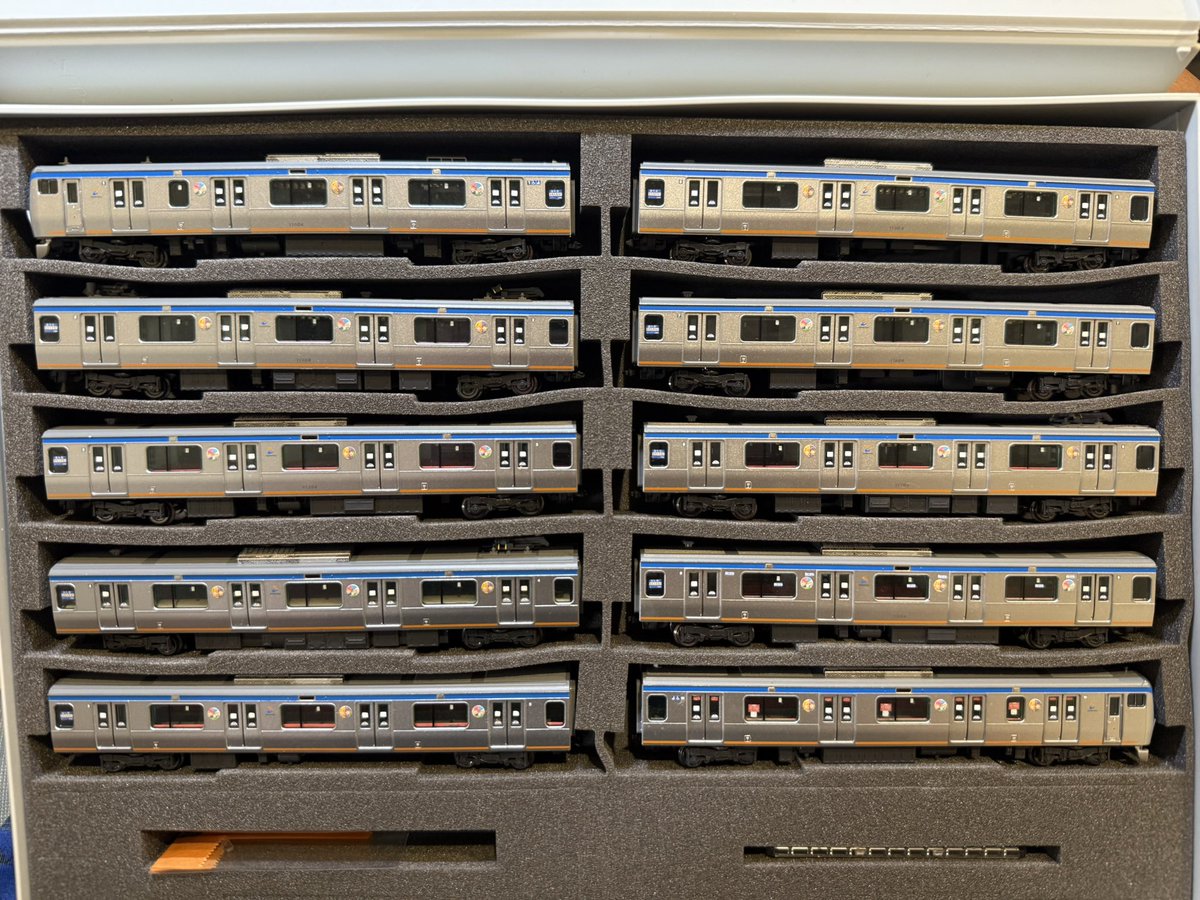 SounyanTrain's tweet photo. 相鉄11000系(11004F) 13代目そうにゃんトレインついに完成‼️

沿線民&amp;そうにゃん好きとしてこのラッピングはやりたかったので無事に完成させることができて良かったです👍

#相鉄線 #相鉄11000系 #そうにゃんトレイン #Nゲージ　

加工箇所↓ https://t.co/je8s8ztybo