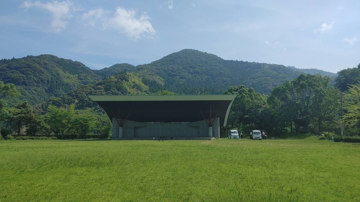 dropkick_hikari's tweet photo. ☆ お知らせ ☆

9月12日(土) 11:30～
山口県下松市大字瀬戸
米泉湖ビッグウイングにて
プロレスとグルメが楽しめる
超楽しみなイベントが
開催されます！！！✨

気になる参戦選手は…

堀田祐美子
豊田紗也夏
叶ミク
ヴァンヴェール・ネグロ
ヴァンヴェール・ジャック
CoCo
TAMURA☆GENE☆
駿之介

キッチンカー12台のほか
地元 米川地区による
焼きそば & かき氷の屋台が
出店予定との事ですので
青空の下で
美味しい料理を食べながら
プロレスが楽しめる
最高の１日となります‼️✨

チケットのご購入は
ポスターの右下にある
二次元コードにて
事前お申し込みが必要です❗

詳細は2枚目の画像を
ご確認ください‼️✨

特別リングサイド 5,000円
※特典 全選手サイン色紙付
　500円分のお食事券付✨

リングサイド  3,000円
※特典 500円分のお食事券付✨

一般席 2,500円
※特典 500円分のお食事券付✨

立ち見 500円

高校生以下 立ち見 無料✨

各席とも当日料金は
＋500円となりますので
事前お申し込みを
お願いします！！！✨

9月12日(土)のお昼は
山口県下松市に
集まれーーーーーっっっ！！！✨