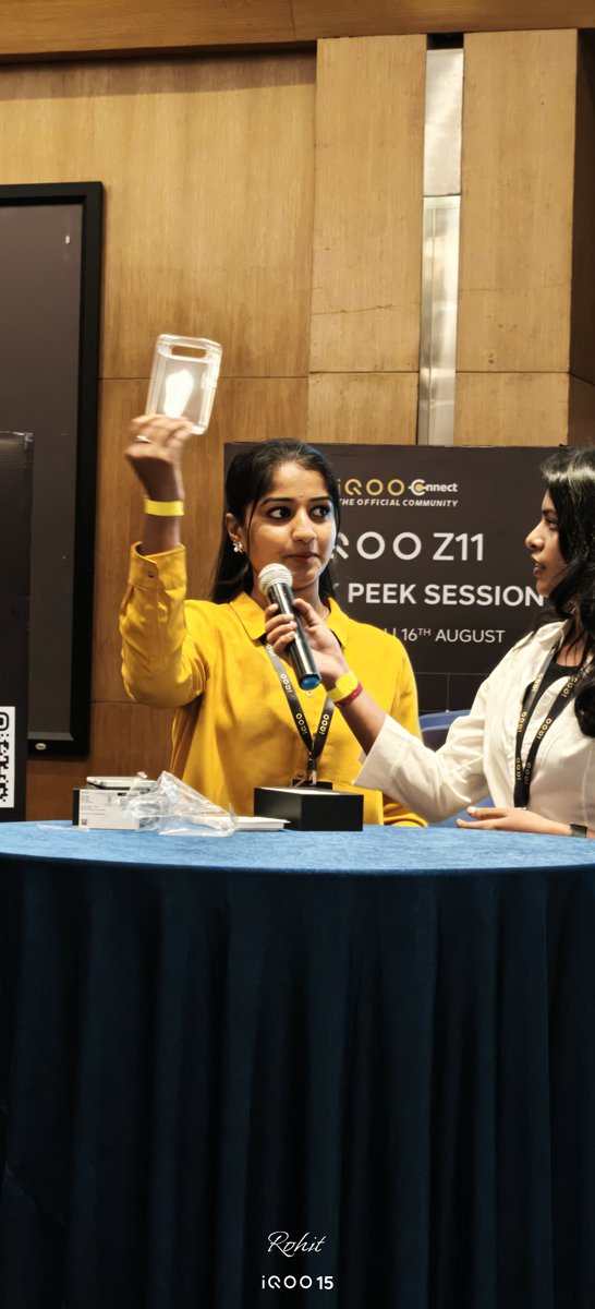 swagger_rohit's tweet photo. Live from Bangalore! 📍 
Unboxing the #iQOOZ11 for the first time at our exclusive Sneak Peek event. Here’s what’s inside the box! 🎁🔥 https://t.co/5Oq7IYh8gk
