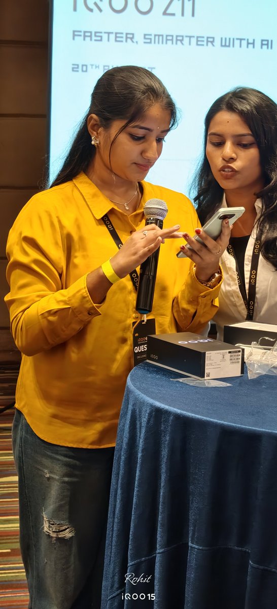 swagger_rohit's tweet photo. Live from Bangalore! 📍 
Unboxing the #iQOOZ11 for the first time at our exclusive Sneak Peek event. Here’s what’s inside the box! 🎁🔥 https://t.co/5Oq7IYh8gk
