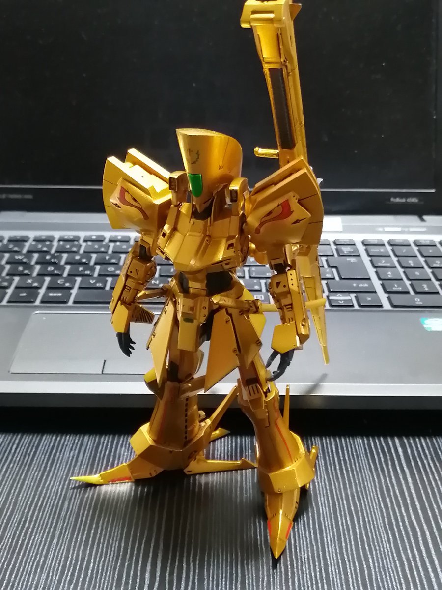 junyavj232's tweet photo. #ファイブスター物語 #FSS_jp #ナイトオブゴールド #theKNIGHTofGOLD #KOG

WAVE 1/144 レジンキット
ナイトオブゴールド　アドラー2988 完成とします。マスキングで塗膜を持って行かれることもなく、まぁまぁ順調でした。バスターを背負っても転ばないでくれるので一安心です。 https://t.co/chdgZuBiI1