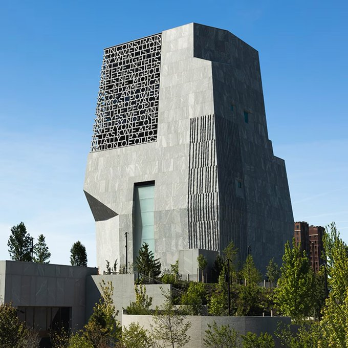 AntiLeftMemes's tweet photo. CNN claimed that a MAJORITY of Americans view Obama favorably.

Do you plan on visiting Obama's Presidential Center ??

A. YES
B. NO https://t.co/1fjwm8CPx1
