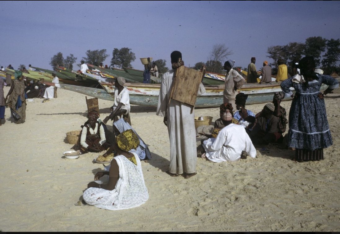 Baakouu's tweet photo. Plage au Sénégal 1961 https://t.co/8uoL003Uws